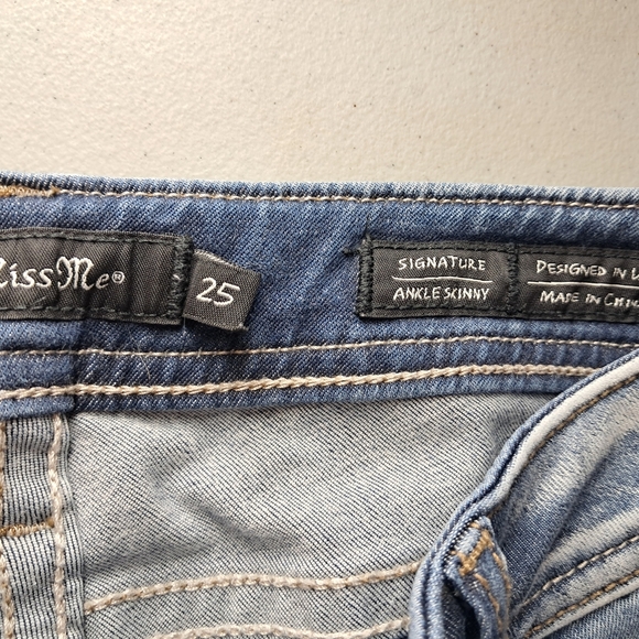 Miss Me Sigature Skinny Ankle Cropped Jeans with Subtle Fading Size 25 - Picture 9 of 13